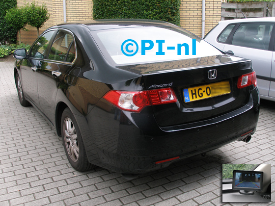 Parkeersensoren ingebouwd door PI-nl in een Honda Accord uit 2009. De monitor-display (set D 2016) is van de set met camera en sensoren.