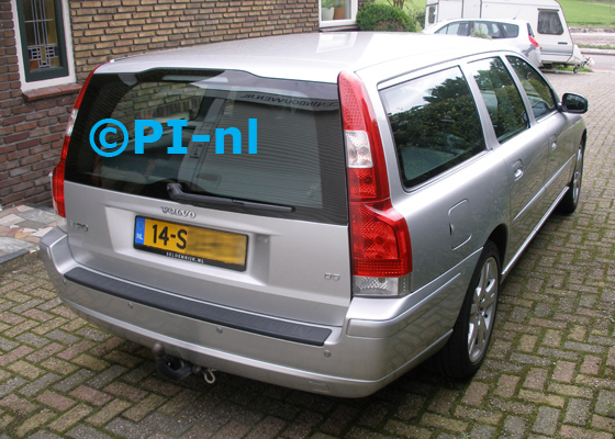 Parkeersensoren ingebouwd door PI-nl in een Volvo V70 uit 2007. De pieper (set E 2017) werd verstopt. Er werden standaard zilveren sensoren gemonteerd.