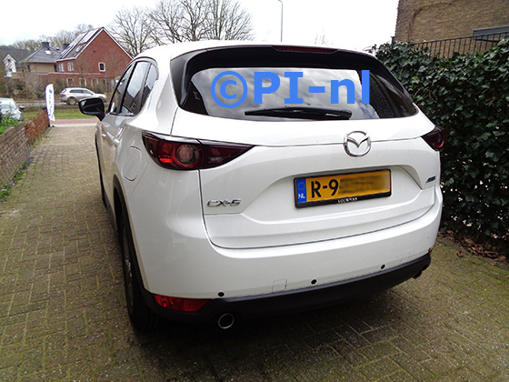 Parkeersensoren (set E 2018) ingebouwd door PI-nl in de voorbumper van een Mazda CX-5 uit 2018. De pieper werd verstopt.