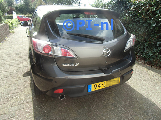 Parkeersensoren (set E 2023) ingebouwd door PI-nl in een Mazda 3 uit 2010. De pieper werd voorin gemonteerd.