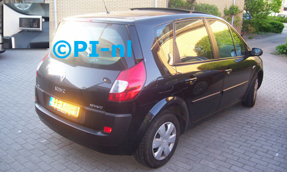 Renault Scenic uit 2007. De display (set B 2010) werd linksvoor, naast de a-stijl, gemonteerd.