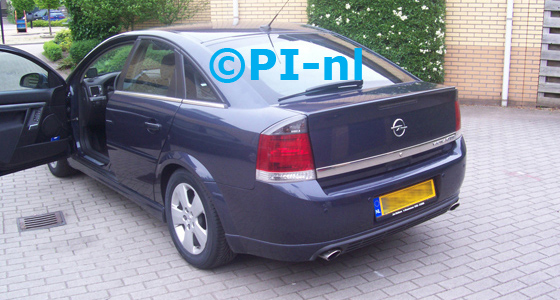 Opel Vectra GTS uit 2006. De display (set A 2010) werd verstopt.