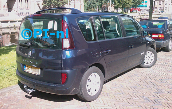 Renault Espace uit 2006. De display (set A 2010) werd verstopt.