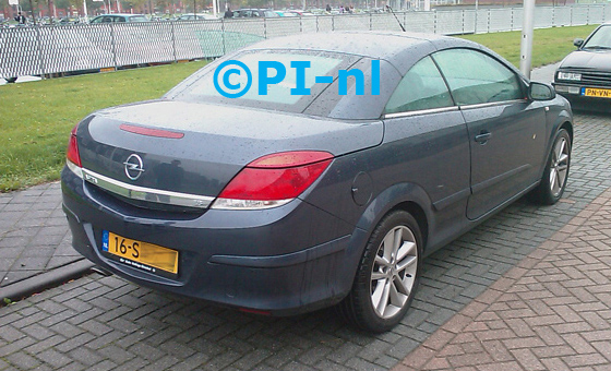 Opel Astra 1.8 TwinTop uit 2006. De display (set A 2010) werd verstopt.