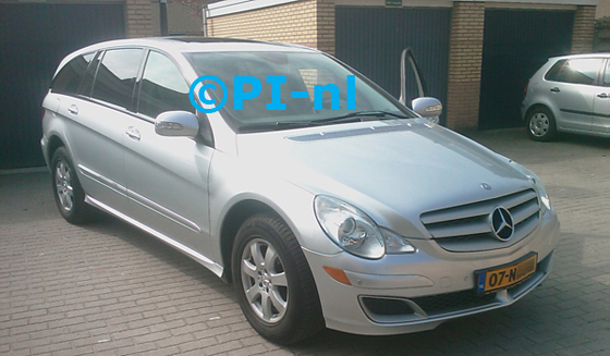 Mercedes R350 4-Matic uit 2006. De display (set A 2010) voor de voorzijde werd linksvoor bij de a-stijl geplaatst.