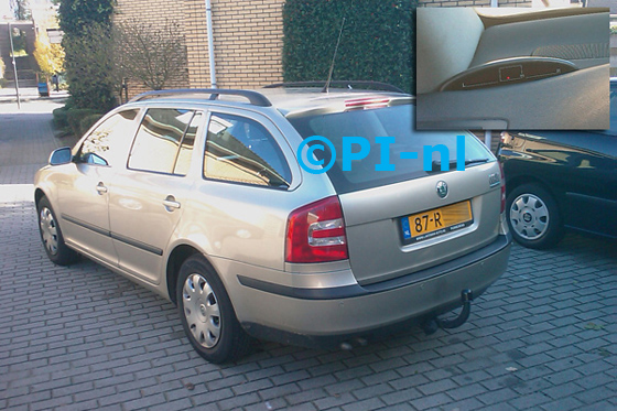 Skoda Octavia Combi 1.9 TDi uit 2005. De display (set A 2010) werd linksvoor, bij de a-stijl gemonteerd.