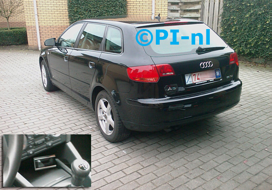 Audi A3 Sportback 1.9 TDi uit 2006. De display (set B 2010) werd in de middenconsole gemonteerd.