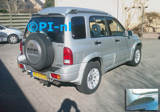 Suzuki Grand Vitara (Van) 2.0 TDI uit 2004. De display (set A 2011) werd linksvoor bij de a-stijl gemonteerd.