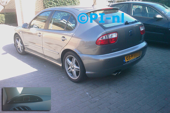 Seat Leon uit 2004. De display (set A 2011) werd linksvoor bij de a-stijl gemonteerd.