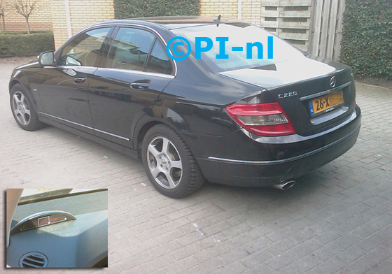 Mercedes-Benz C220 CDI uit 2007. De display (oude set A) werd linksvoor bij de a-stijl gemonteerd.