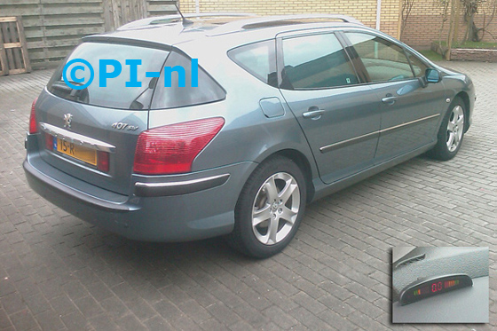 Peugeot 407 SW uit 2005. De display (set A 2011) werd linksvoor bij de a-stijl gemonteerd.