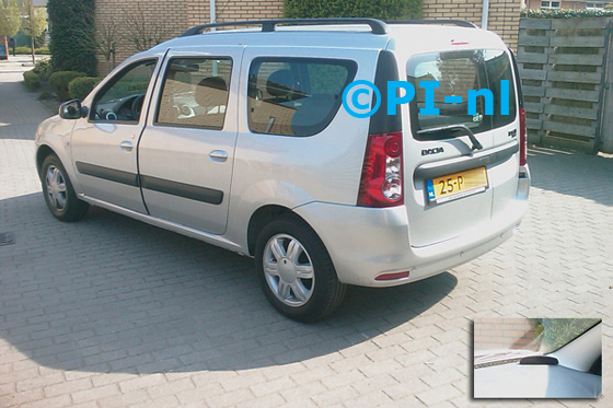 Dacia Logan 1.6 MPi 85 MPV (nieuw) uit 2011. De display (set A 2011) werd rechtsvoor bij de a-stijl gemonteerd.