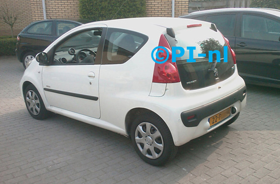 Parkeersensoren (set E 2011) ingebouwd door PI-nl in een Peugeot 107 (nieuw) uit 2011. De pieper werd verstopt.