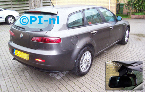 Alfa Romeo 159 JTDm SW uit 2006. De display (set A 2011) werd op de binnenspiegel geplaatst.