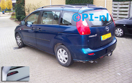 Mazda 5 1.8 uit 2006. De display (set A 2011) werd linksvoor bij de a-stijl geplaatst.