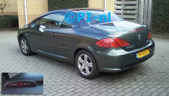 Peugeot 307 CC uit 2003. De display (set A 2011) werd linksvoor bij de a-stijl geplaatst.