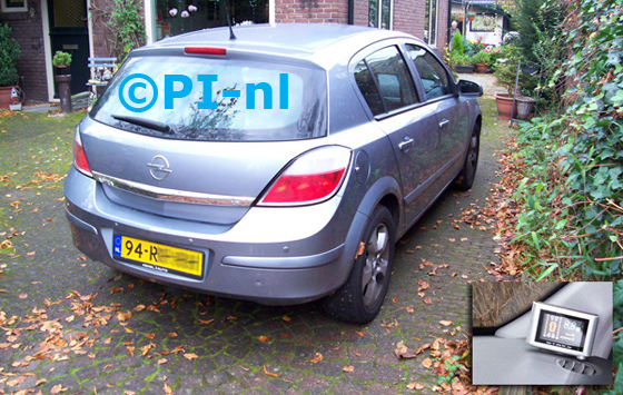 Opel Astra 1.8 uit 2005. De display (set B 2011) werd rechtsvoor bij de a-stijl geplaatst.