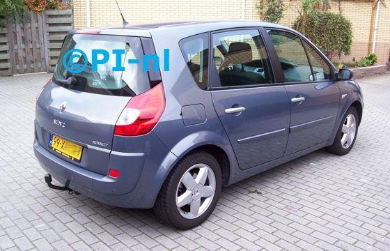 Renault Scenic 1.6 Business Line uit 2007. De display (set A 2011) werd in de b-stijl (naast het hoofd) verstopt.