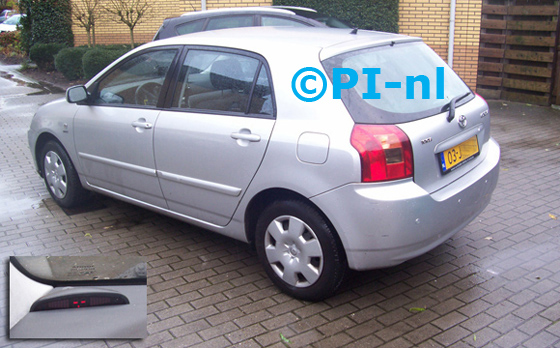 Toyota Corolla 1.6 Hatchback uit 2002. De display (set A 2011) werd linksvoor bij de a-stijl geplaatst.