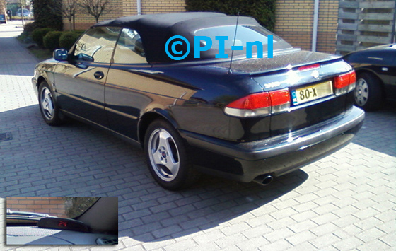 Saab 9-3 Cabrio uit 1998. De display van set A werd rechts bij de a-stijl gemonteerd.