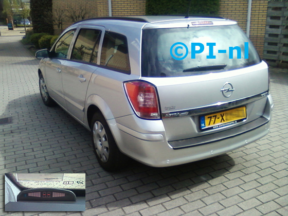 Opel Astra Wagon uit 2007. De display (set A) werd linksvoor bij de a-stijl gemonteerd. 