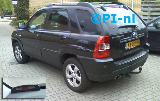 Kia Sportage 2.0 Fifteen uit 2009. De display (set A) werd linksvoor bij de a-stijl gemonteerd.