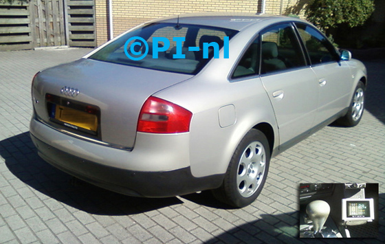 Audi A6 uit 1998. De display (set B) werd op de middenconsole (telefoonhouder) gemonteerd.