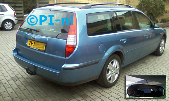 Ford Mondeo Stationwagon uit 2002. De display (set C 2012) is het 'spiegelmodel'.