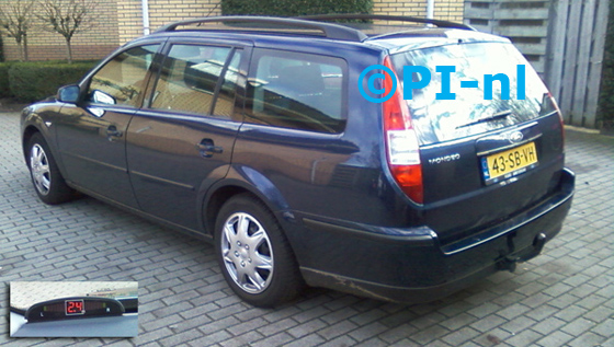 Ford Mondeo Wagon 1.8 Futura uit 2005. De display (set A) werd linksvoor bij de a-stijl gemonteerd. Een bestaand, slecht functionerend systeem met platte sensoren van een andere fabrikant werd door ons vervangen.