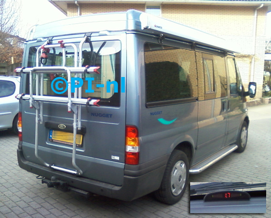 Parkeersensoren (set A 2013) ingebouwd door PI-nl in een Ford Transit camper uit 2003. De display werd op het dashboard bij de voorruit gemonteerd.