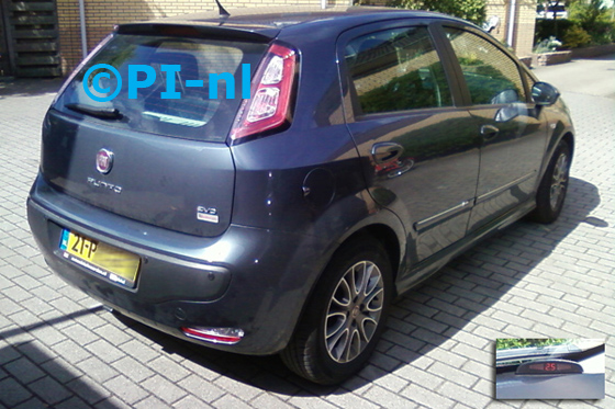 Fiat Punto Evo Dynamic uit 2011. De display (set A 2013) werd rechtsvoor bij de a-stijl gemonteerd.