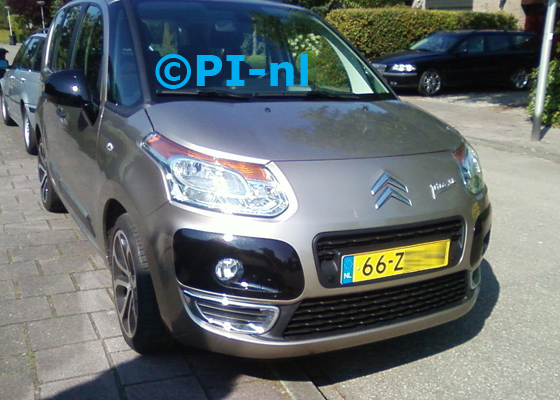 Parkeersensoren (set A 2013) ingebouwd door PI-nl in een Citroen C3 Picasso (nieuw) uit 2012. Een slecht funtionerende set van een andere fabrikant en inbouwer werd vervangen door een set van PI-nl.