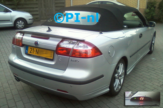 Saab 9-3 Aero Cabriolet uit 2004. De display (set A 2013) werd rechtsvoor bij de a-stijl gemonteerd.