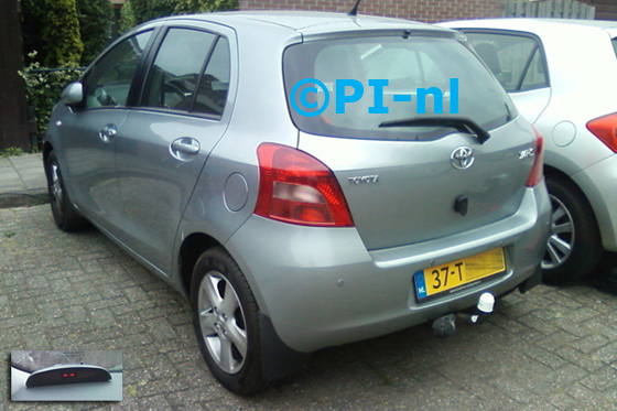 Toyota Yaris uit 2006. De display (set A 2013) werd linksvoor bij de a-stijl gemonteerd.