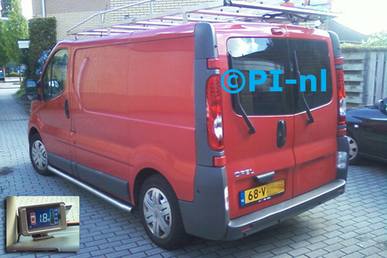 Opel Vivaro uit 2007. De display (set B 2013) werd linksvoor bij de a-stijl gemonteerd.