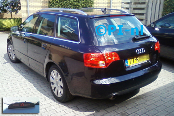 Audi A4 Avant uit 2005. De display (set A 2013) werd linksvoor bij de a-stijl gemonteerd.