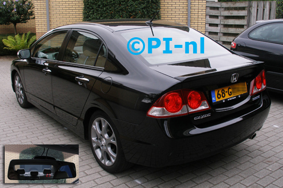 Parkeersensoren (set C 2013) ingebouwd door PI-nl in een Honda Civic Hybride uit 2008. De display is de spiegeldisplay.