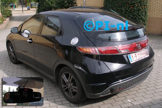 Parkeersensoren ingebouwd door PI-nl in een Honda Civic hatchback uit 2008. De display (set A 2013) werd op de spiegel gemonteerd.