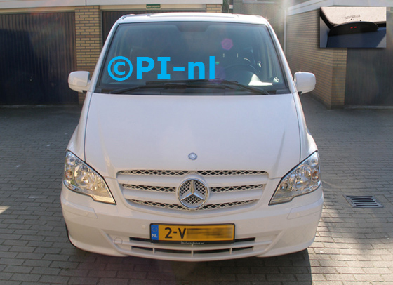 Parkeersensoren (set A 2013 met timer-switch) ingebouwd door PI-nl in de voorbumper van een Mercedes Vito uit 2012. De display werd linksvoor bij de a-stijl gemonteerd.