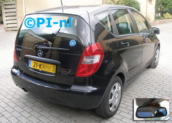 Parkeersensoren ingebouwd door PI-nl in een Mercedes-Benz A-klasse uit 2010. De display (set A 2013) werd op de binnenspiegel gemonteerd.