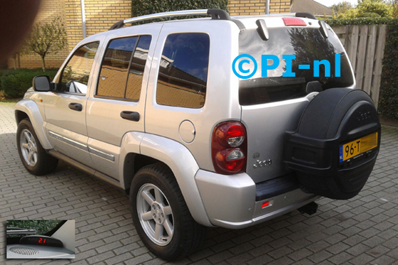 Parkeersensoren ingebouwd door PI-nl in een (Chrysler) Jeep Cherokee Limited uit 2005. De display (set A 2013) werd rechts bij de a-stijl gemonteerd.