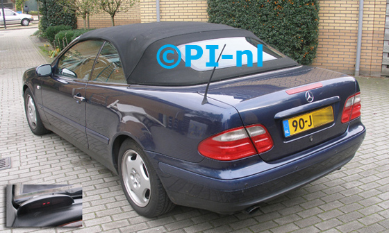 Parkeersensoren ingebouwd door PI-nl in een Mercedes-Benz CLK Cabriolet uit 1998. De display (set A 2013) werd linksvoor bij de a-stijl gemonteerd.