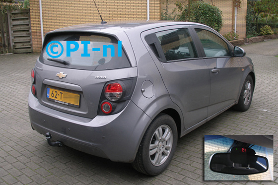 Parkeersensoren ingebouwd door PI-nl in een Chevrolet Aveo uit 2012. De display (set A 2013) werd op de spiegel gemonteerd.