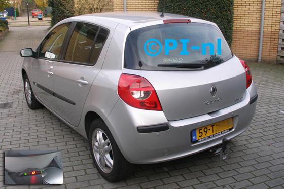 Parkeersensoren ingebouwd door PI-nl in een Renault Clio uit 2006. De display (set A 2012) werd in de middenconsole gemonteerd.