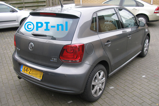 Parkeersensoren ingebouwd door PI-nl in een Volkswagen Polo (nieuw) met canbus-systeem uit 2013. De display (set A 2013) werd verstopt.