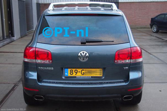 Parkeersensoren ingebouwd door PI-nl in een Volkswagen Touareg uit 2004. De display (set C 2014) is het 'spiegelmodel'.