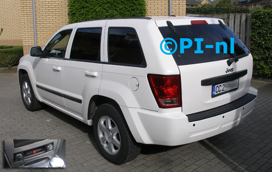 Parkeersensoren ingebouwd door PI-nl in een (Chrysler) Jeep Grand Cherokee uit 2007. De display (set A 2014) werd in de middenconsole gemonteerd.