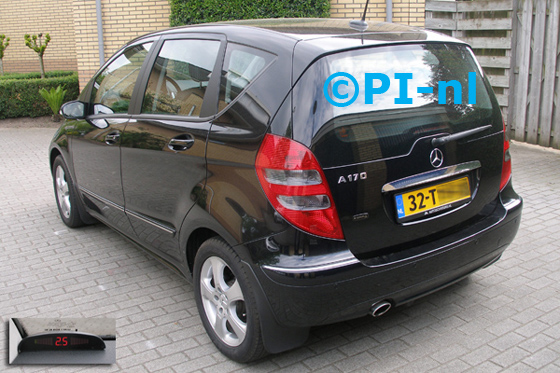 Parkeersensoren ingebouwd door PI-nl in een nog een Mercedes-Benz A170 AvantGarde uit 2007. De display (set A 2014) werd linksvoor bij de a-stijl gemonteerd.