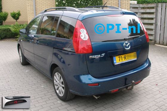 Parkeersensoren ingebouwd door PI-nl in een Mazda 5 1.8 uit 2005. De display (set A 2014) werd linksvoor bij de a-stijl geplaatst.