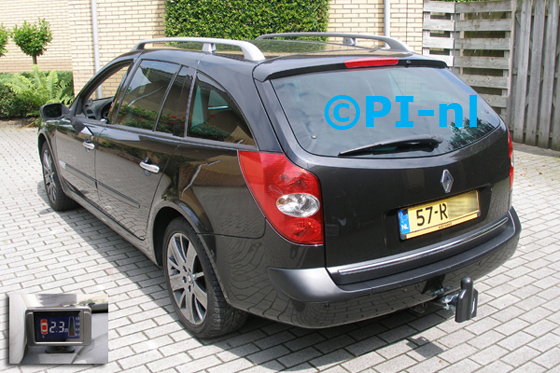 Parkeersensoren ingebouwd door PI-nl in een Renault Laguna GT 2.0 16V uit 2005. De display (set B 2014) werd linksvoor bij de a-stijl gemonteerd.